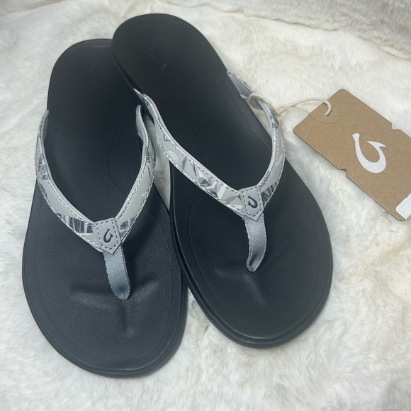 OluKai Ho’Opio Black & grey Sandals comfort island flip flops NWT Sz-9. RS - Picture 1 of 8
